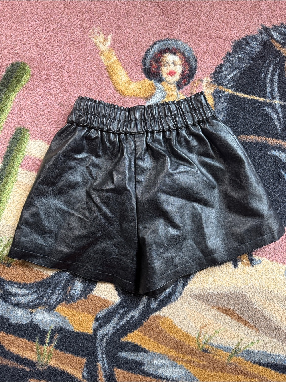 VEGAN LEATHER SHORTS MEDIUM